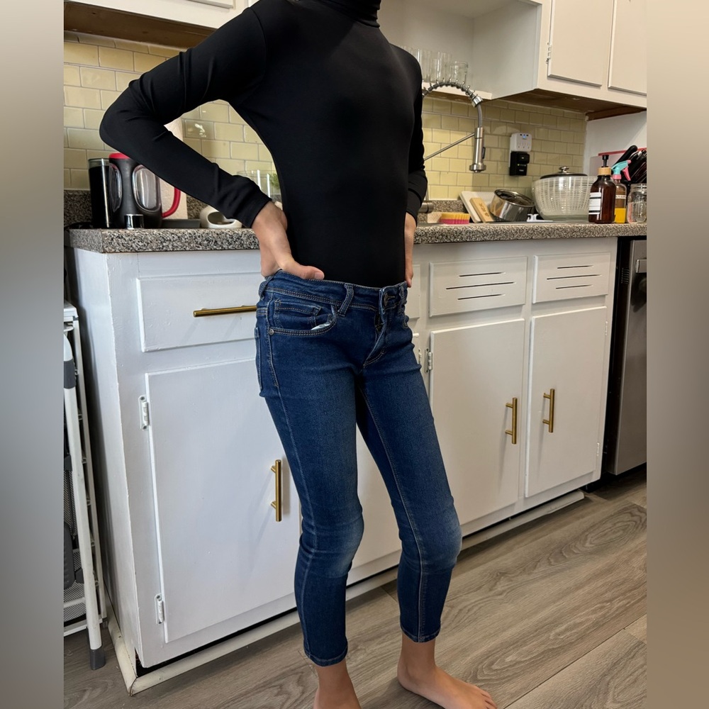 GUESS Skinny Jeans and bodysuit Set